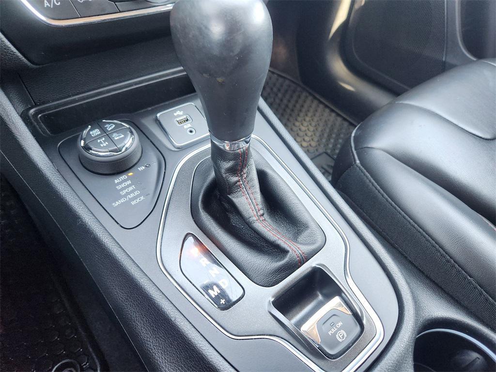 used 2019 Jeep Cherokee car, priced at $18,906