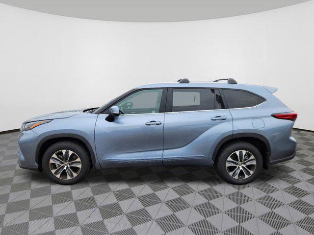 used 2023 Toyota Highlander car, priced at $38,919