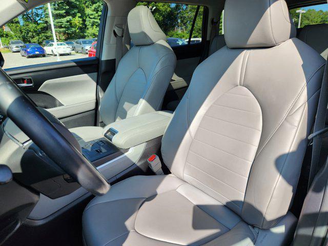 used 2020 Toyota Highlander Hybrid car, priced at $29,515