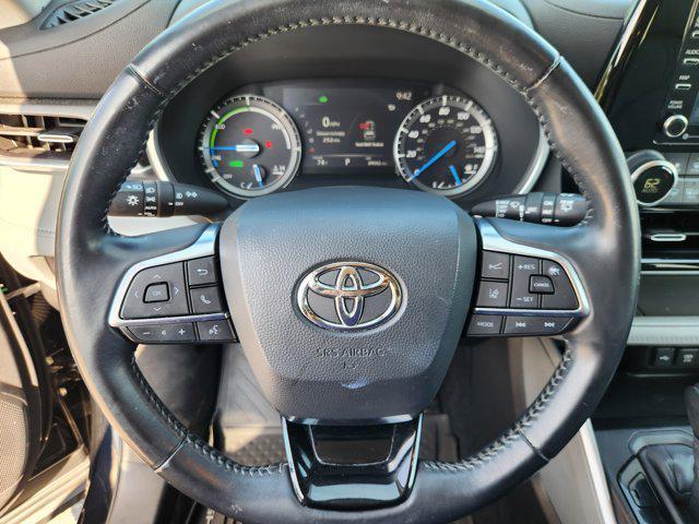 used 2020 Toyota Highlander Hybrid car, priced at $29,515