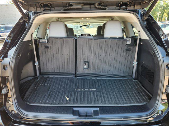 used 2020 Toyota Highlander Hybrid car, priced at $29,515