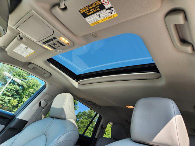 used 2020 Toyota Highlander Hybrid car, priced at $29,515