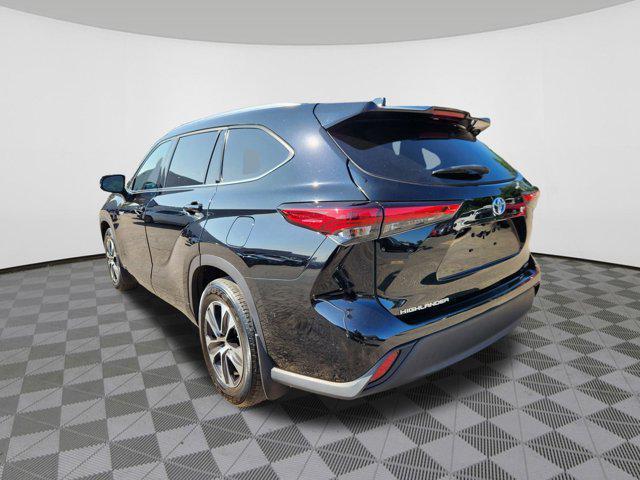 used 2020 Toyota Highlander Hybrid car, priced at $29,515