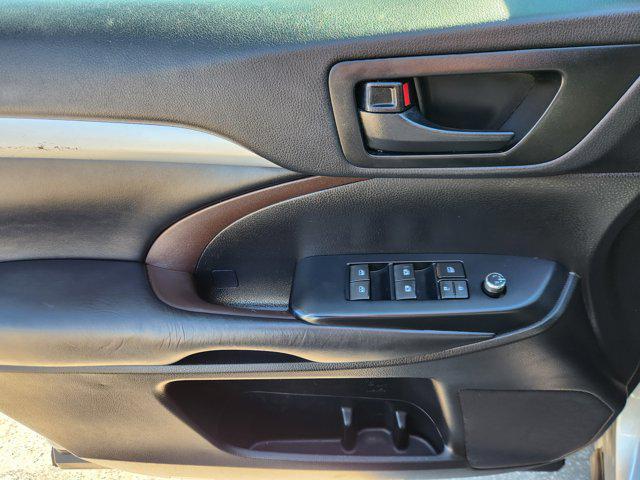 used 2019 Toyota Highlander car, priced at $19,391