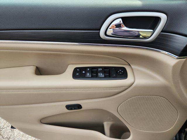 used 2021 Jeep Grand Cherokee car, priced at $22,438