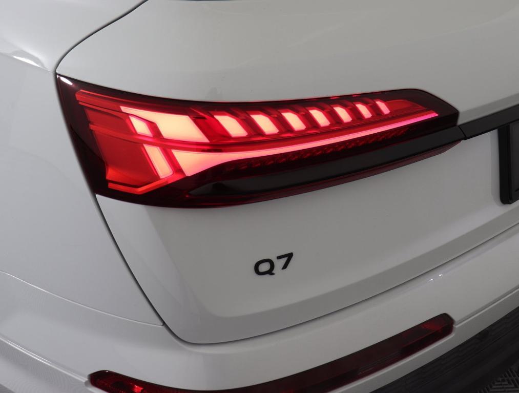 new 2025 Audi Q7 car, priced at $83,071