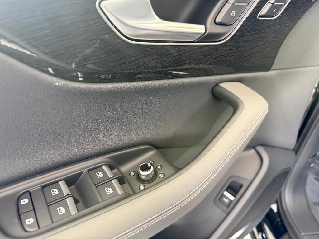 new 2026 Audi Q7 car, priced at $78,295