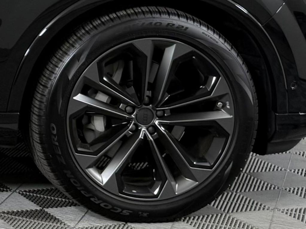 new 2026 Audi Q7 car, priced at $78,295