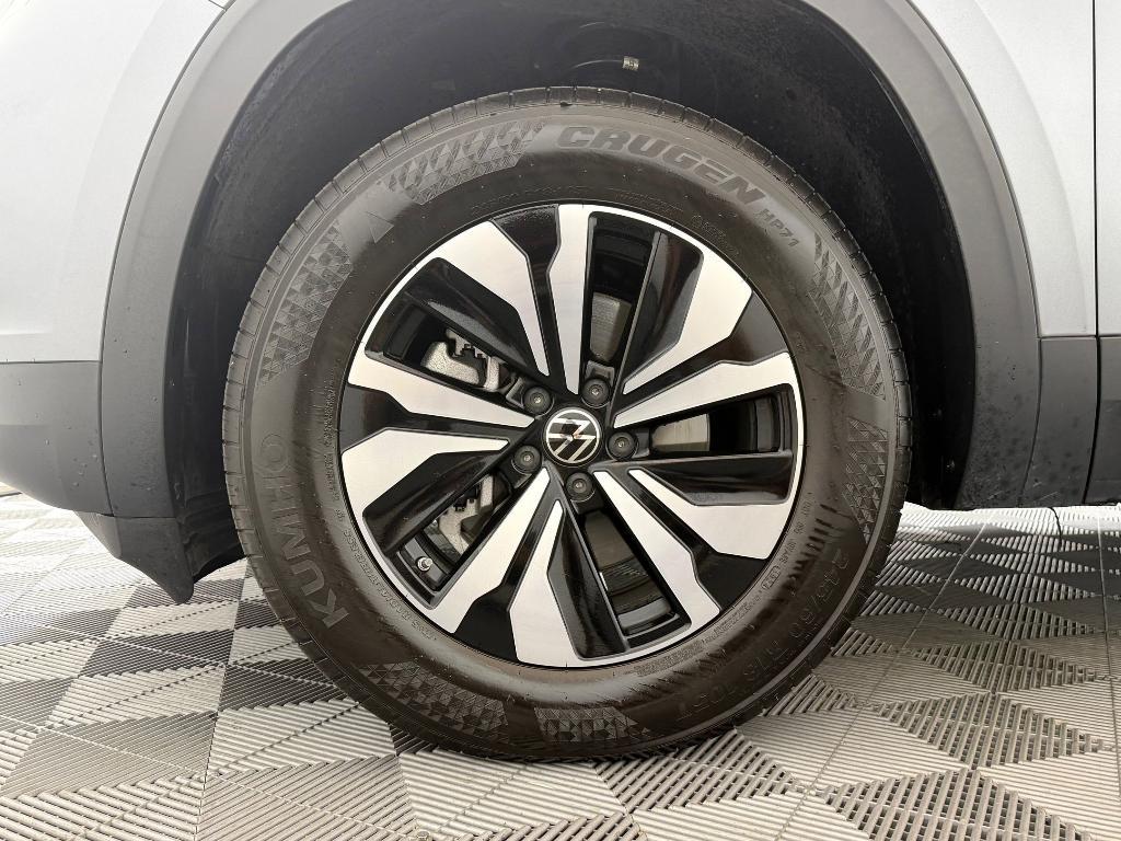 used 2025 Volkswagen Atlas car, priced at $32,499