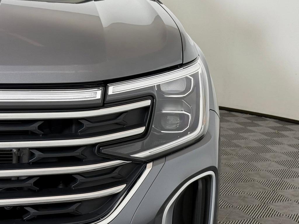 used 2025 Volkswagen Atlas car, priced at $32,499