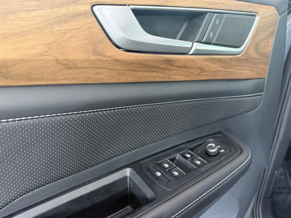 used 2025 Volkswagen Atlas car, priced at $32,499
