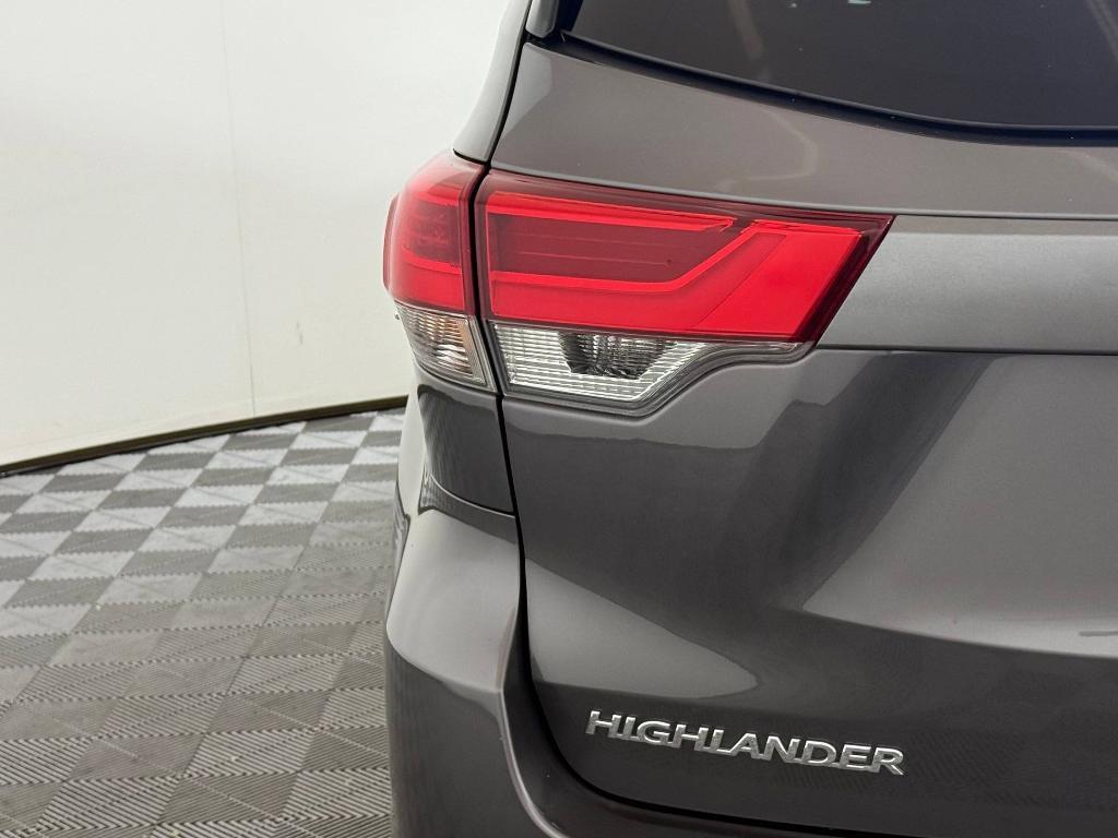 used 2018 Toyota Highlander car, priced at $21,999