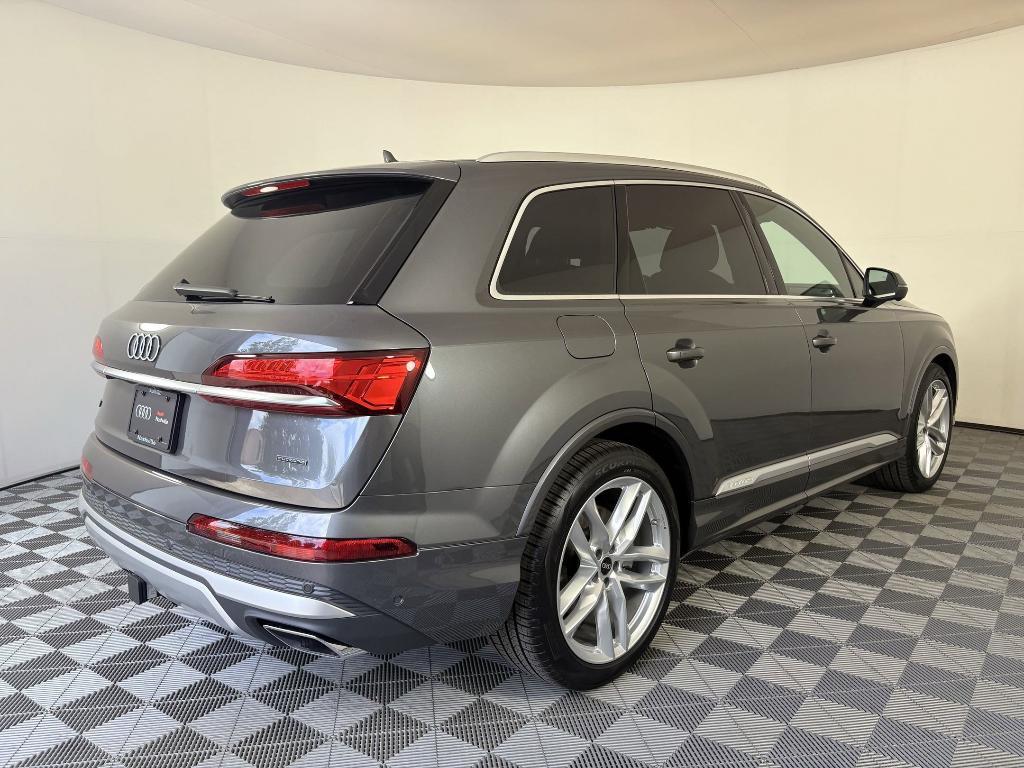 new 2025 Audi Q7 car, priced at $69,992