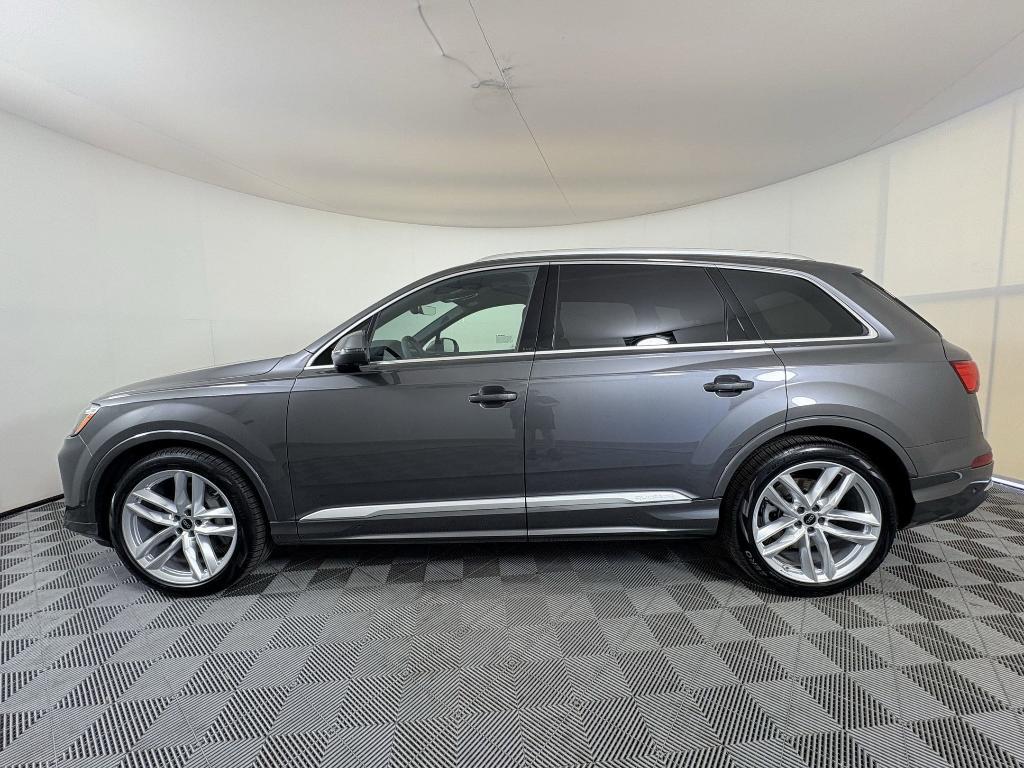 new 2025 Audi Q7 car, priced at $69,992