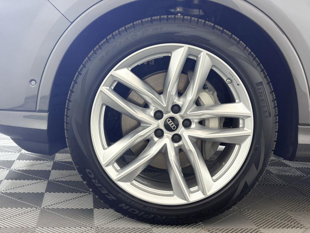 new 2025 Audi Q7 car, priced at $69,992
