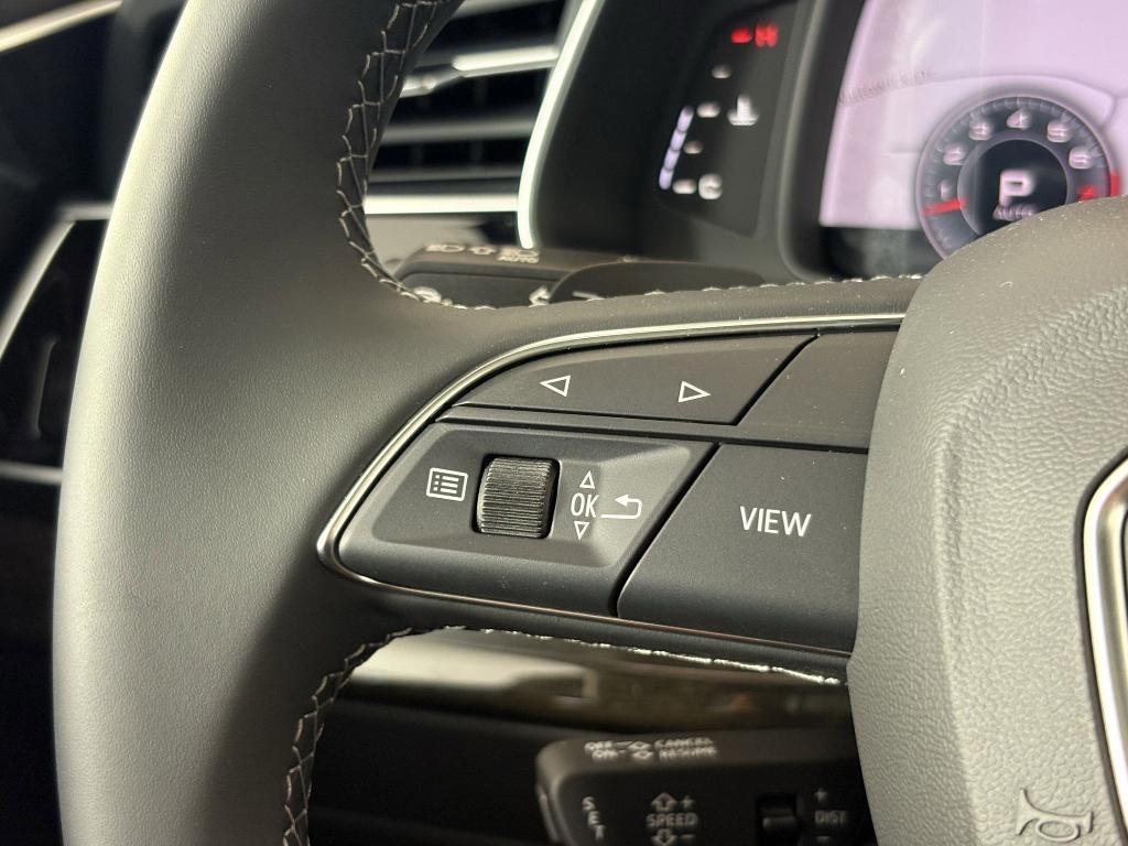 new 2025 Audi Q7 car, priced at $69,992
