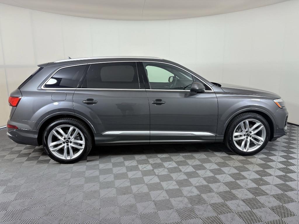 new 2025 Audi Q7 car, priced at $69,992