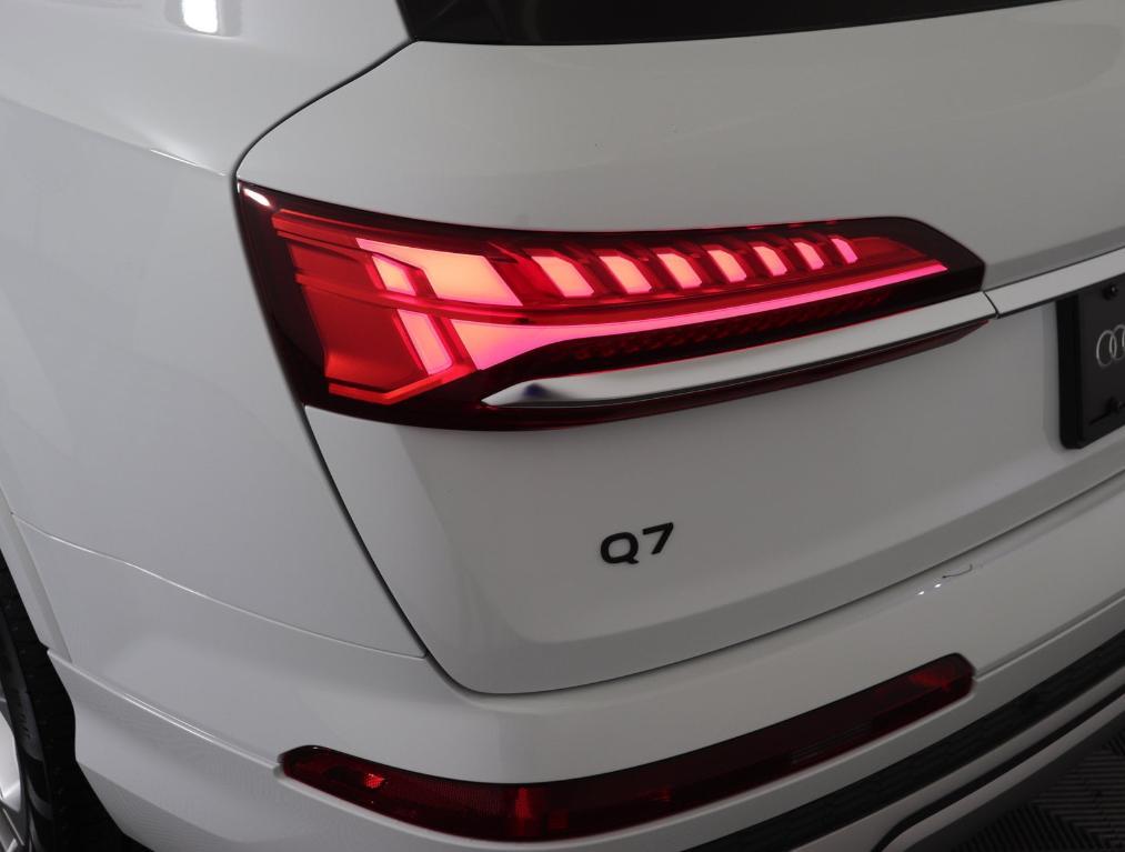 new 2025 Audi Q7 car, priced at $68,381