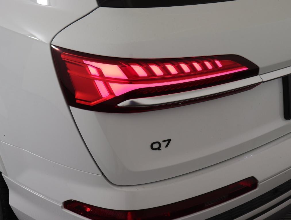 new 2025 Audi Q7 car, priced at $71,252