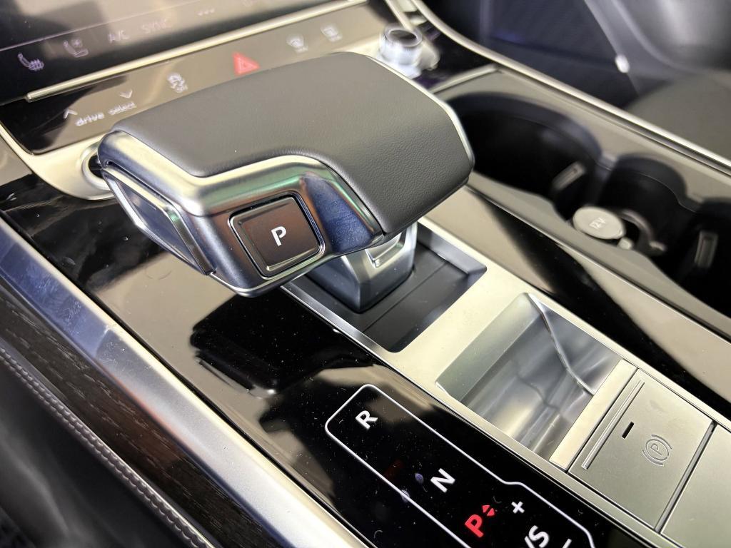 new 2025 Audi Q7 car, priced at $74,071