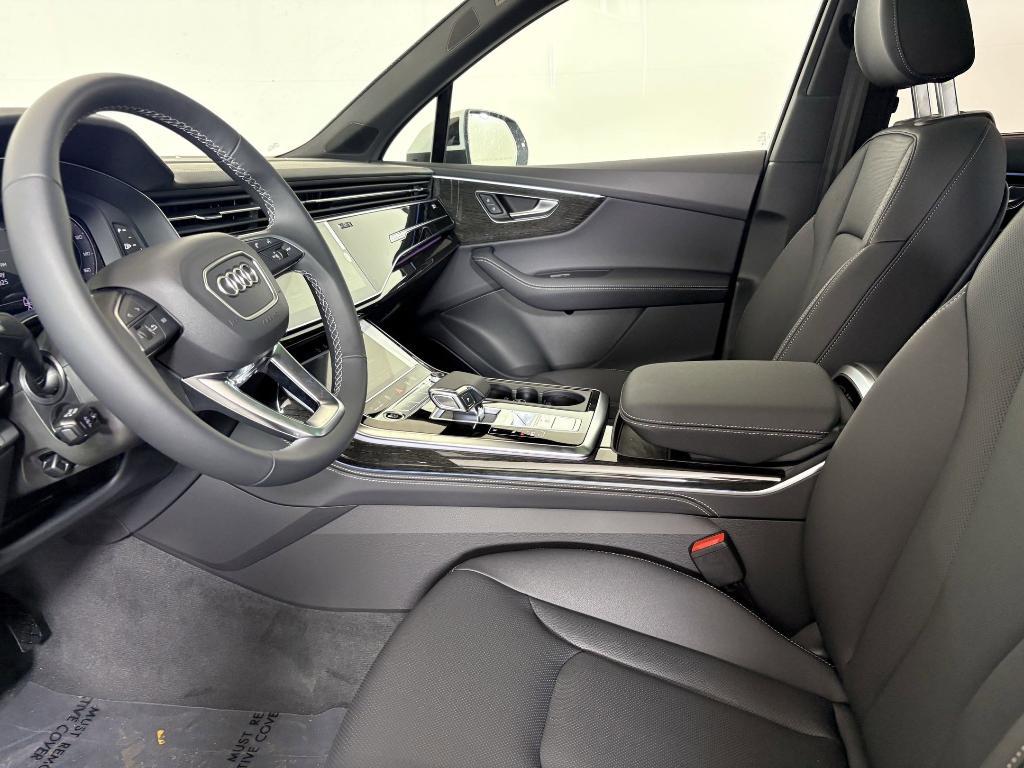 new 2025 Audi Q7 car, priced at $72,501
