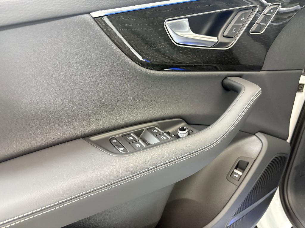 new 2025 Audi Q7 car, priced at $72,501