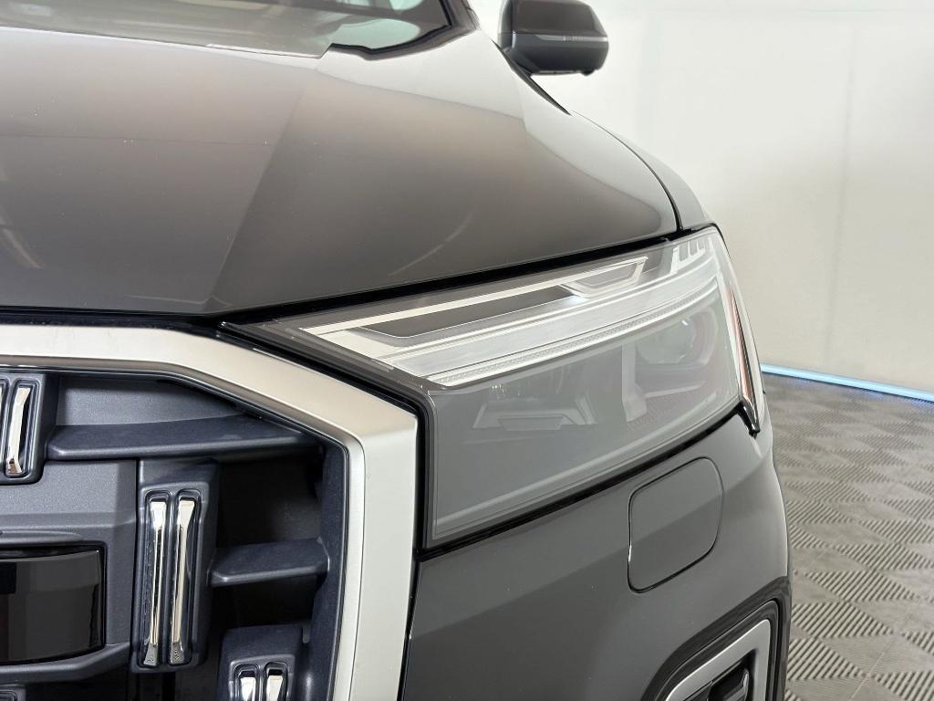 new 2025 Audi Q7 car, priced at $69,902