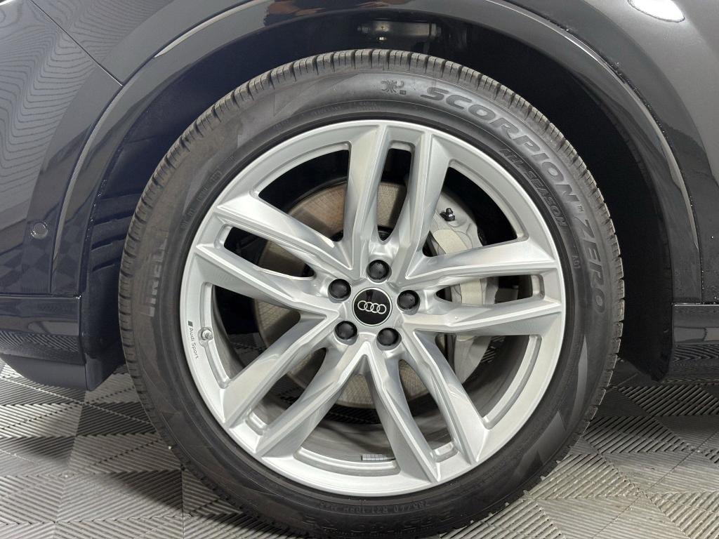 new 2025 Audi Q7 car, priced at $69,902