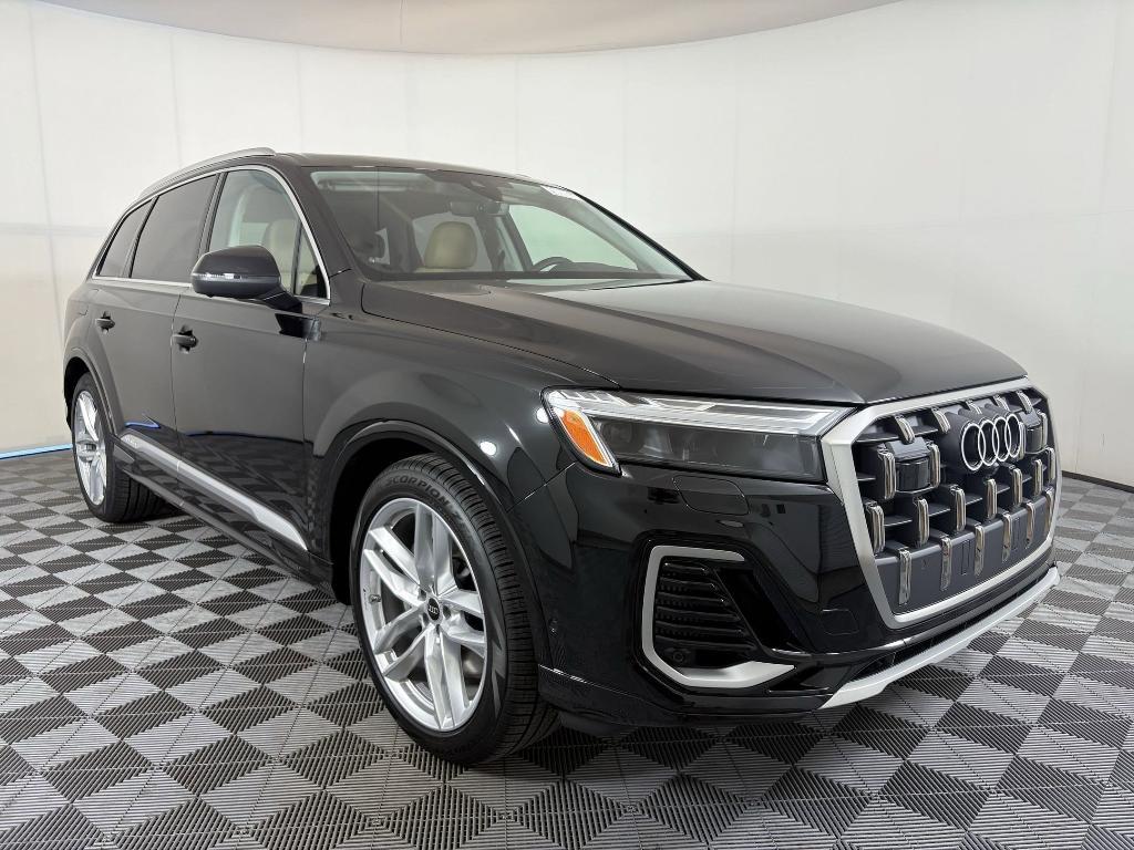 new 2025 Audi Q7 car, priced at $69,902