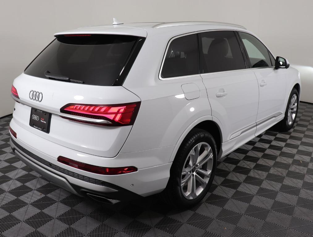 new 2025 Audi Q7 car, priced at $70,542