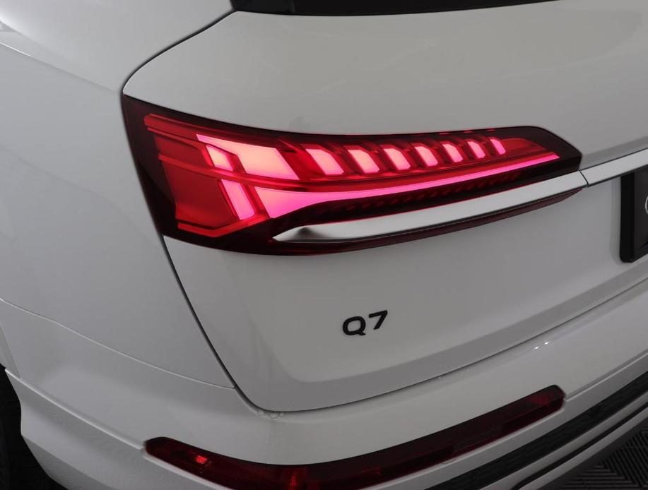 new 2025 Audi Q7 car, priced at $70,541