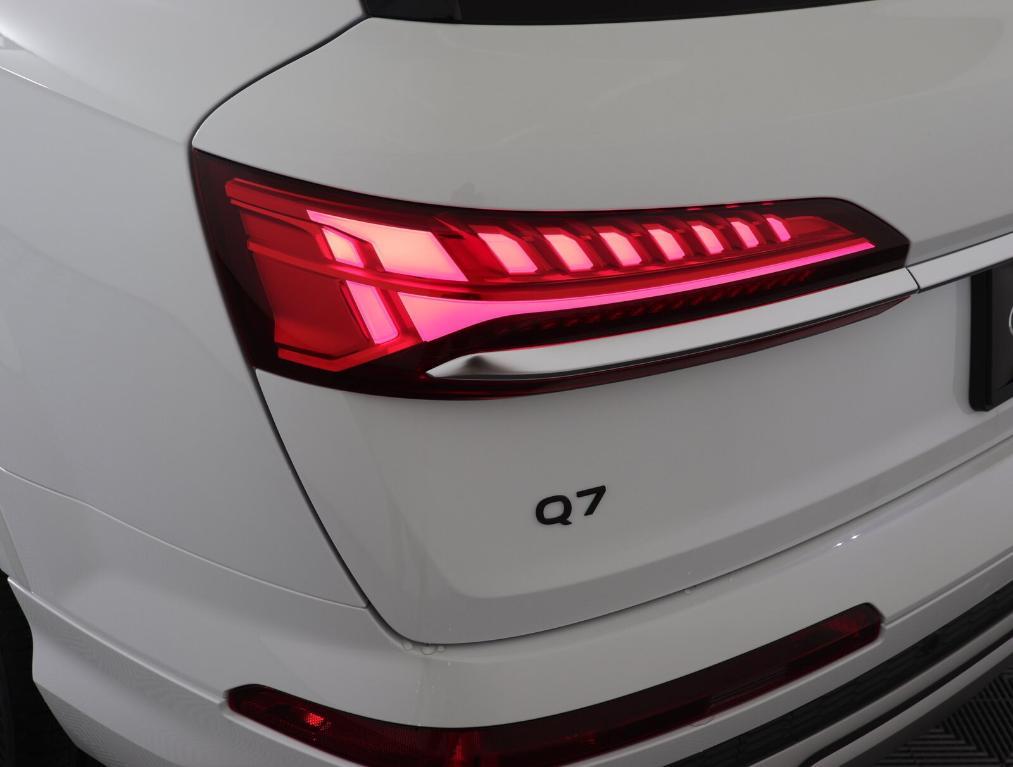 new 2025 Audi Q7 car, priced at $70,542