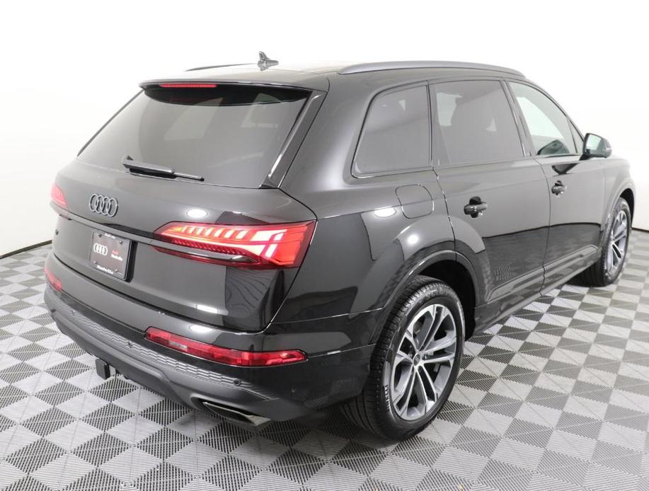 new 2025 Audi Q7 car, priced at $65,872