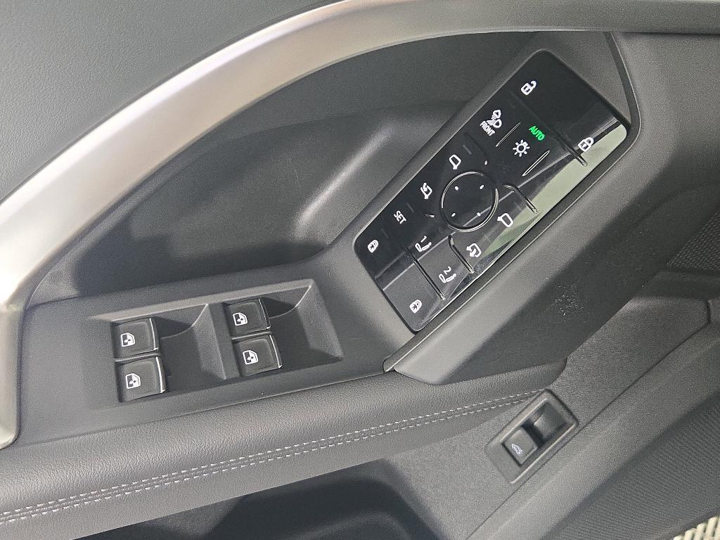new 2025 Audi Q5 car, priced at $61,300