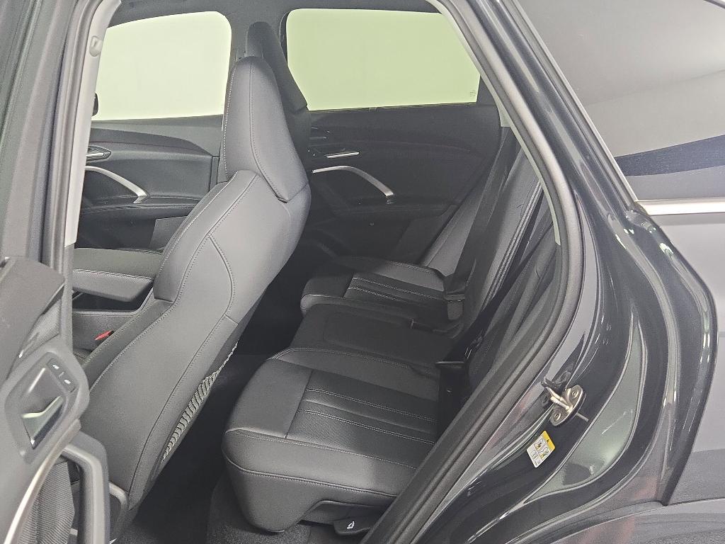 new 2025 Audi Q5 car, priced at $61,300