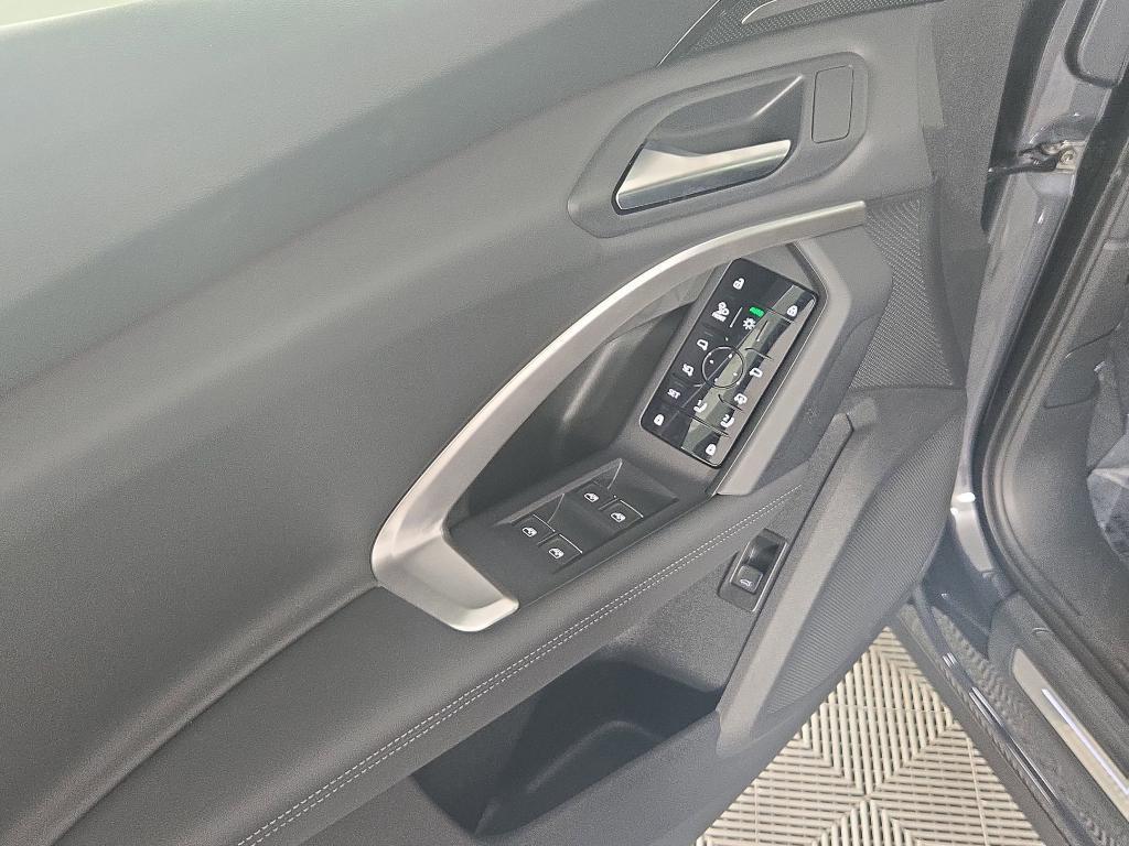 new 2025 Audi Q5 car, priced at $58,842