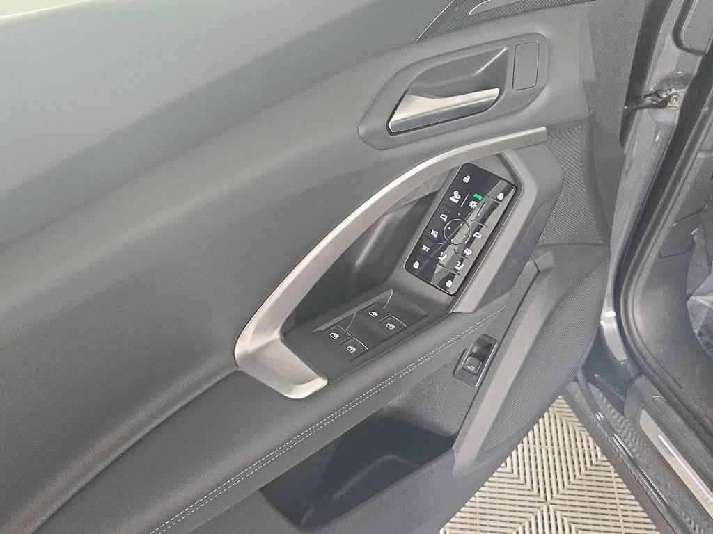 new 2025 Audi Q5 car, priced at $60,071