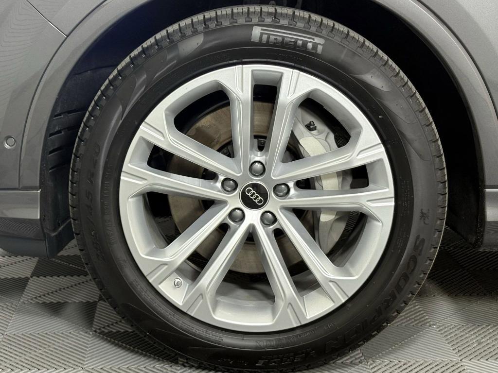 new 2025 Audi Q7 car, priced at $68,242
