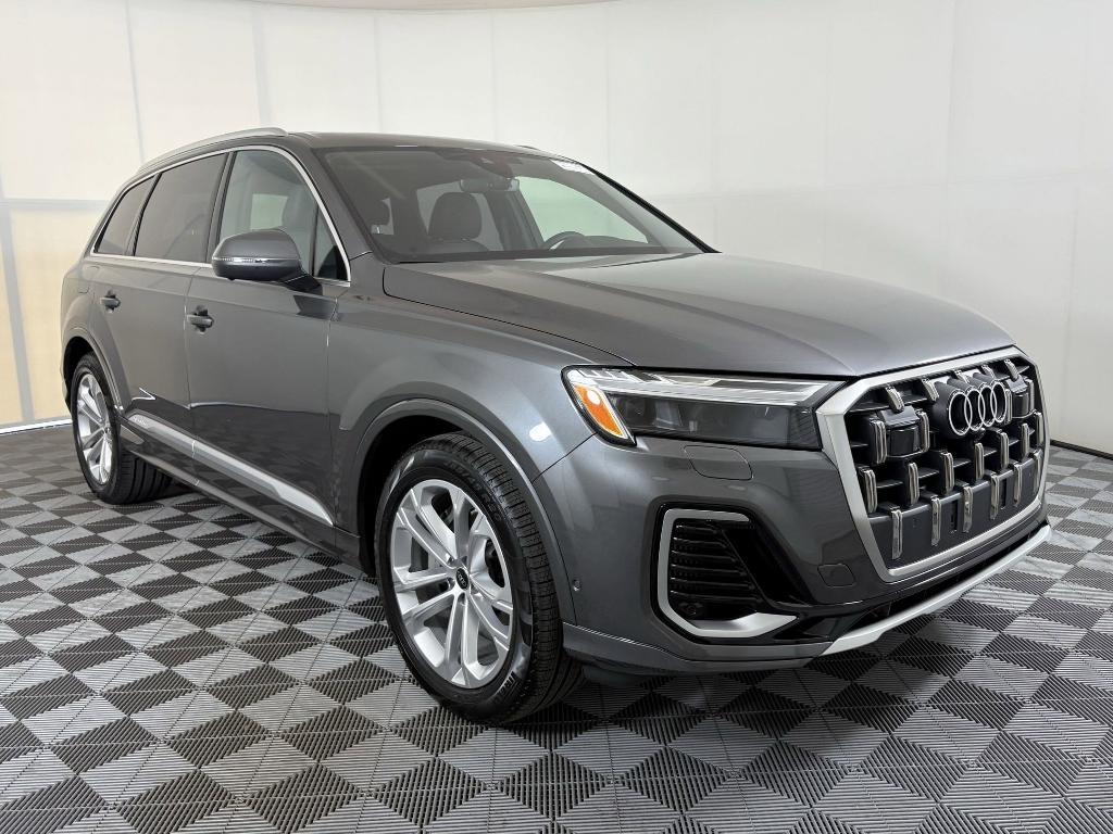 new 2025 Audi Q7 car, priced at $68,242