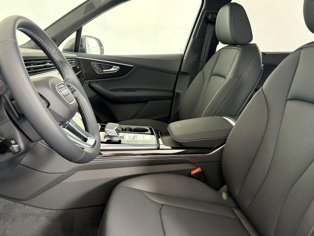 new 2025 Audi Q7 car, priced at $68,242
