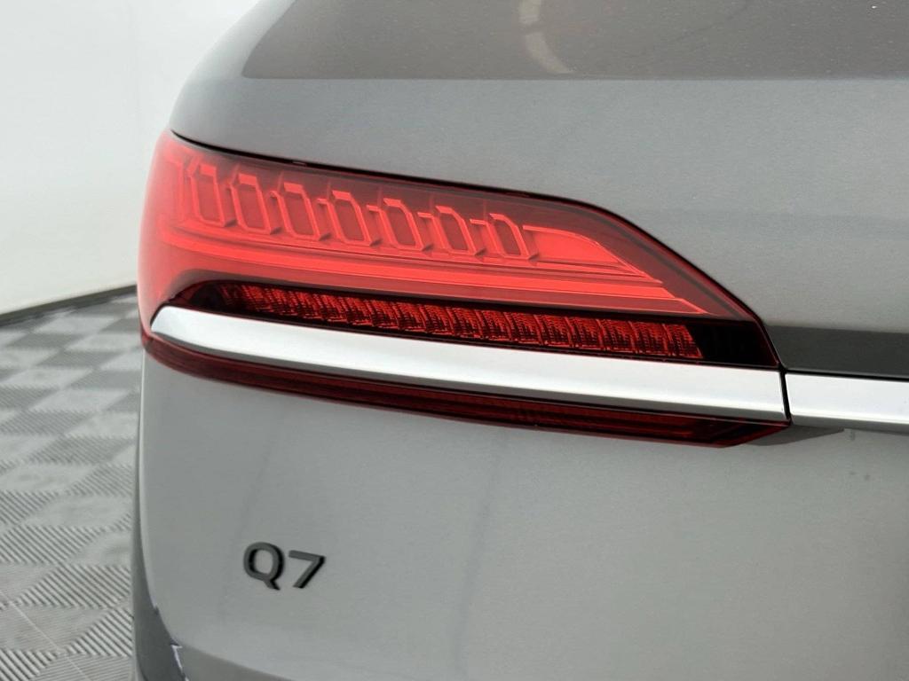 new 2025 Audi Q7 car, priced at $68,242