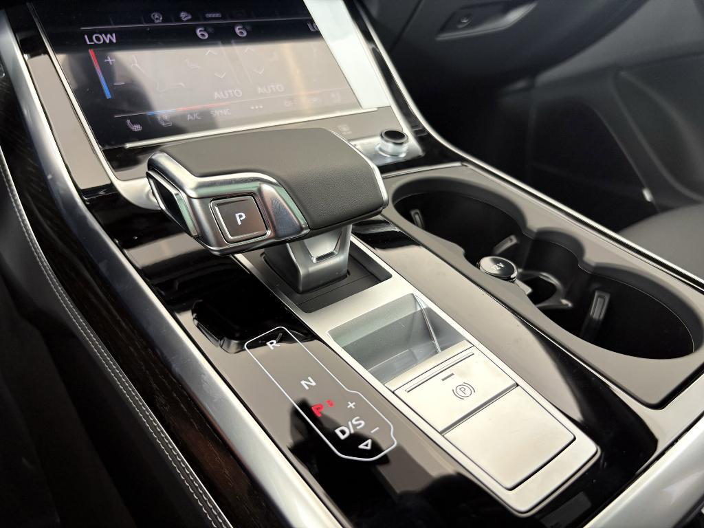 new 2025 Audi Q7 car, priced at $70,071