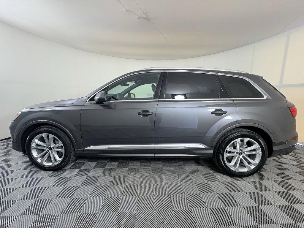 new 2025 Audi Q7 car, priced at $68,242