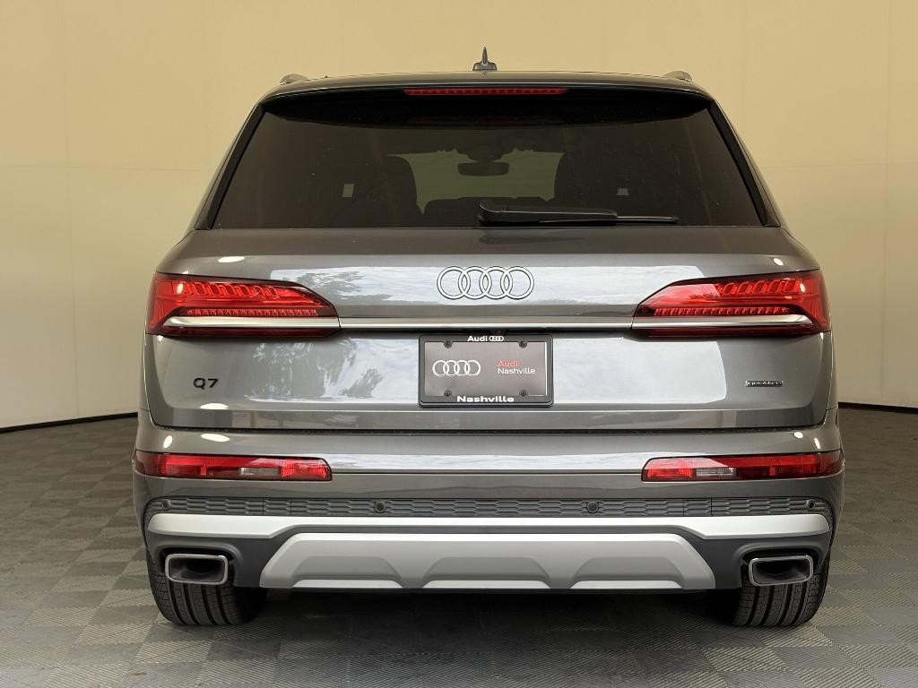 new 2025 Audi Q7 car, priced at $70,071