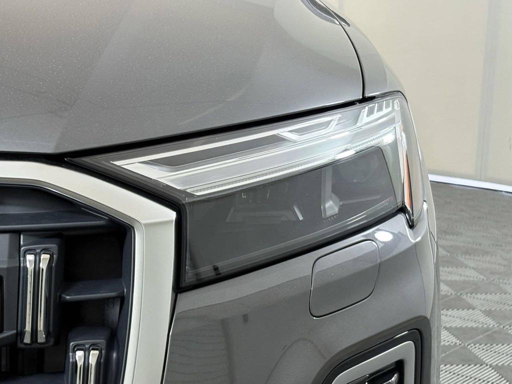new 2025 Audi Q7 car, priced at $68,242