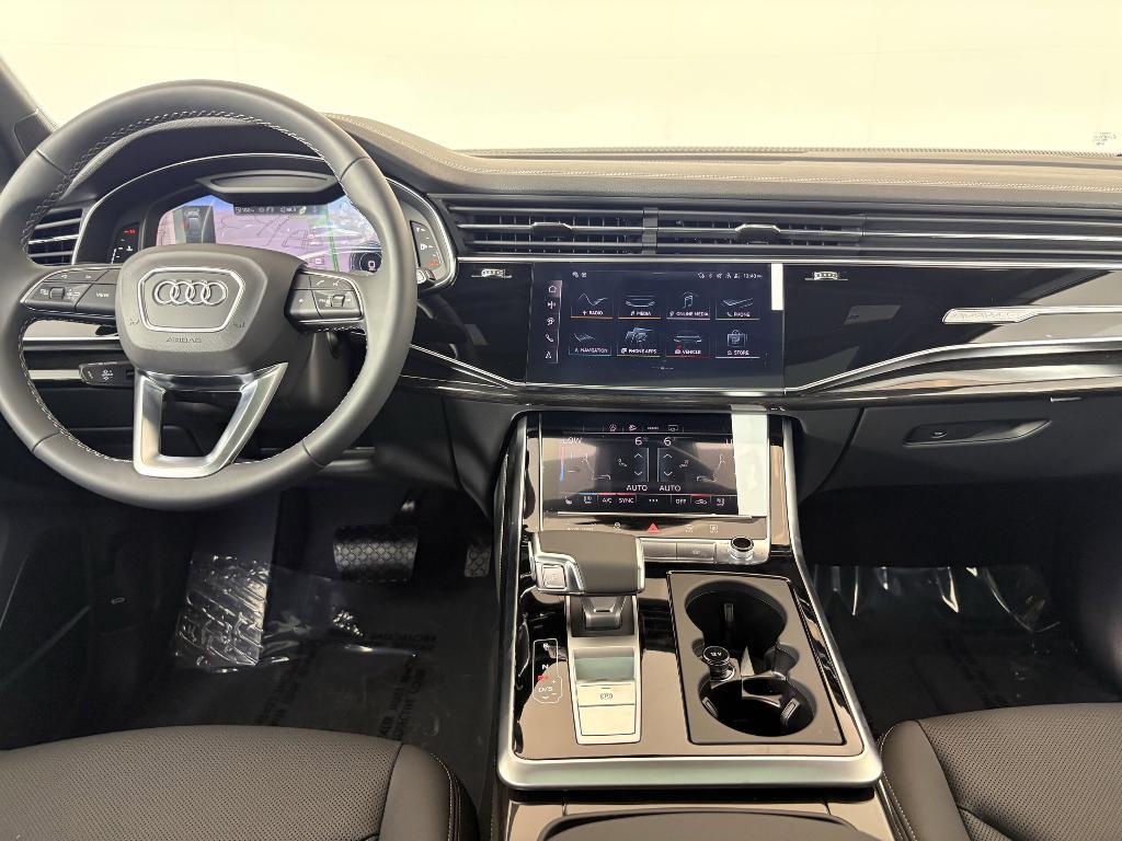 new 2025 Audi Q7 car, priced at $70,071