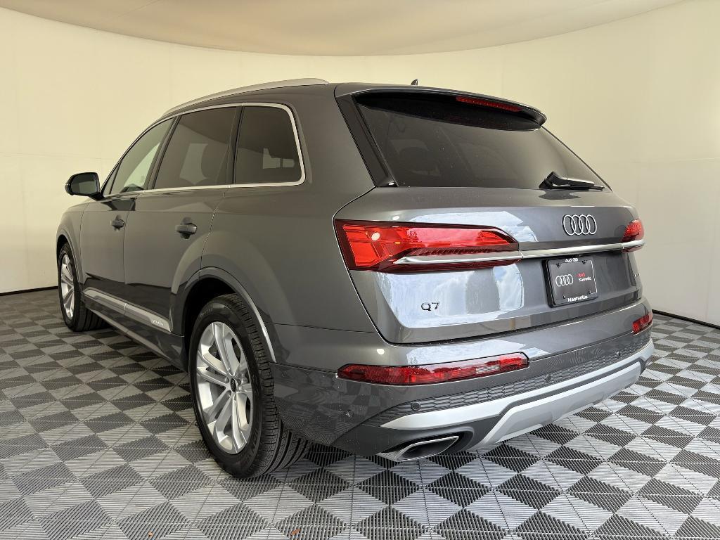 new 2025 Audi Q7 car, priced at $70,071