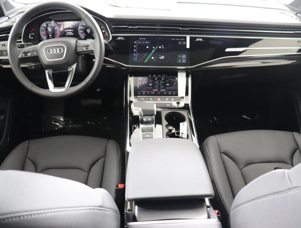 new 2025 Audi Q7 car, priced at $70,542