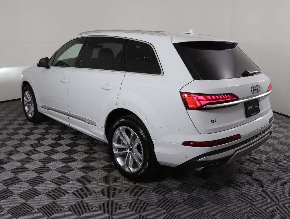 new 2025 Audi Q7 car, priced at $70,541