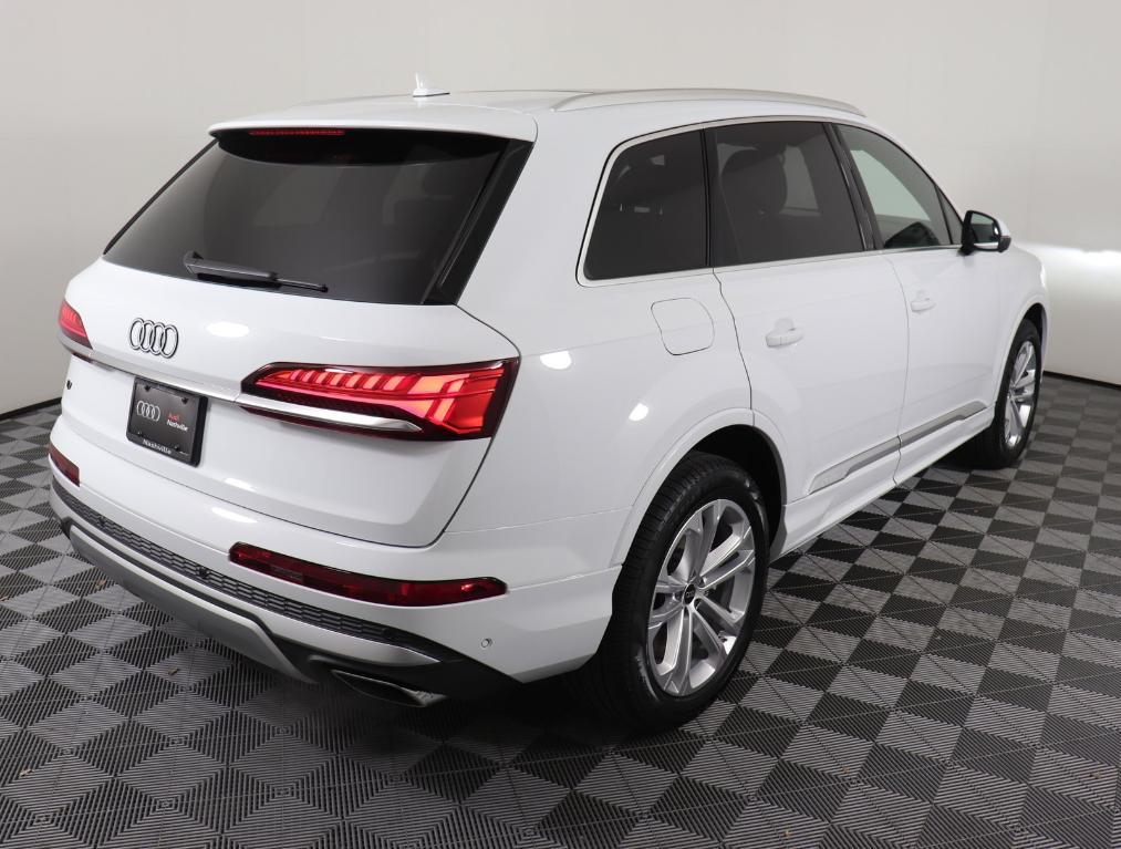 new 2025 Audi Q7 car, priced at $70,541